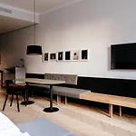 Melter & - A Neighborhood 4*