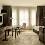 Melter & - A Neighborhood Hotel