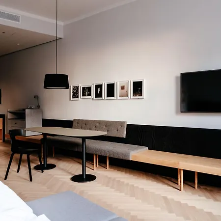 Melter & - A Neighborhood 4*