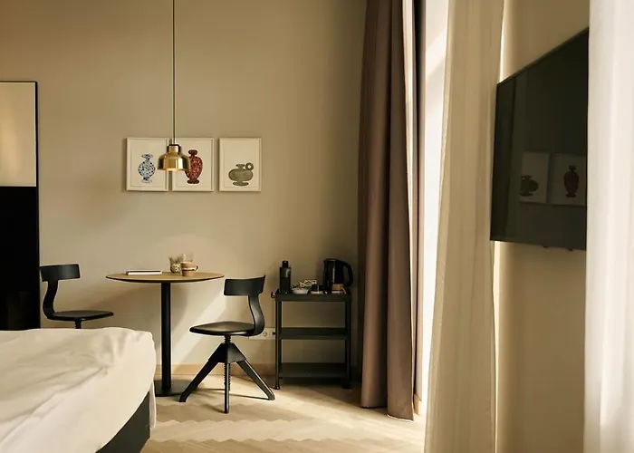 Melter & - A Neighborhood 4*