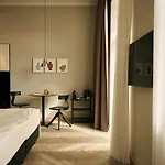 Melter & - A Neighborhood 4*