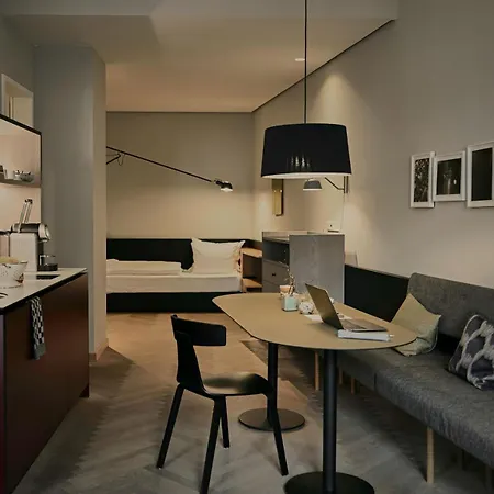 Melter & - A Neighborhood 4*