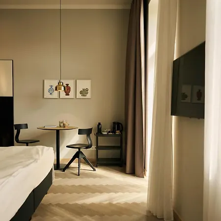 Melter & - A Neighborhood 4*