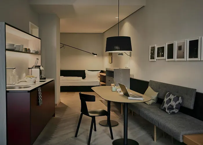 Melter & - A Neighborhood 4*
